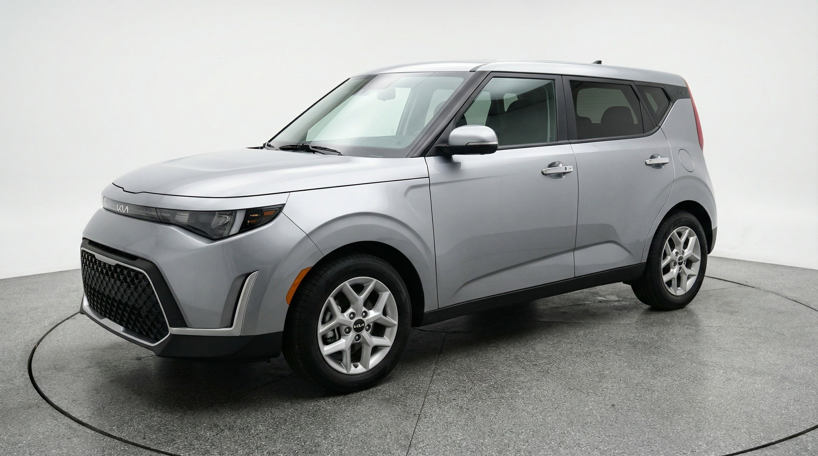 Used 2025 Kia Soul LX w/ LX Technology Package FWD image 3