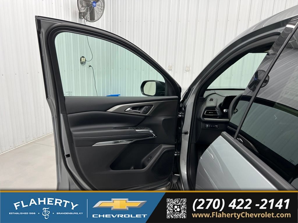 New 2026 Chevrolet Traverse LT w/ Midnight/Sport Edition AWD/4WD image 8