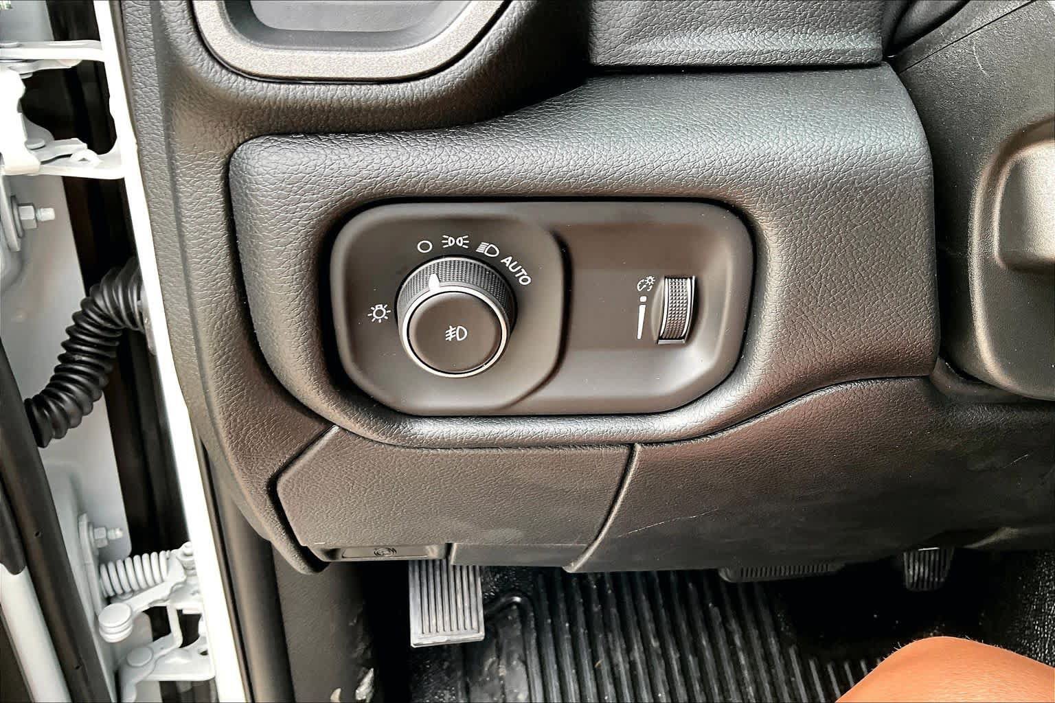 New 2026 RAM 3500 Tradesman w/ Chrome Appearance Group A AWD/4WD image 20