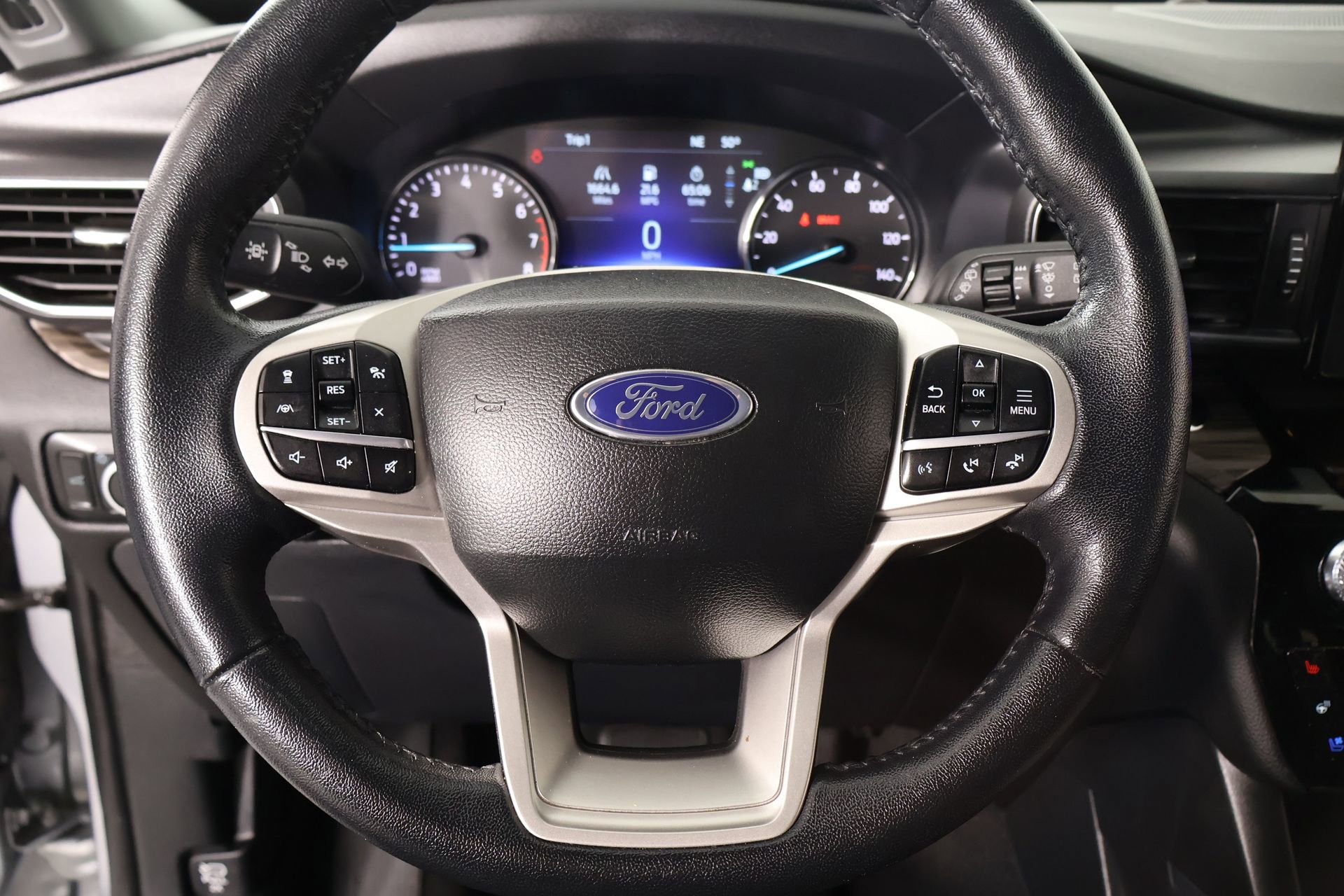 Used 2023 Ford Explorer Limited image 3