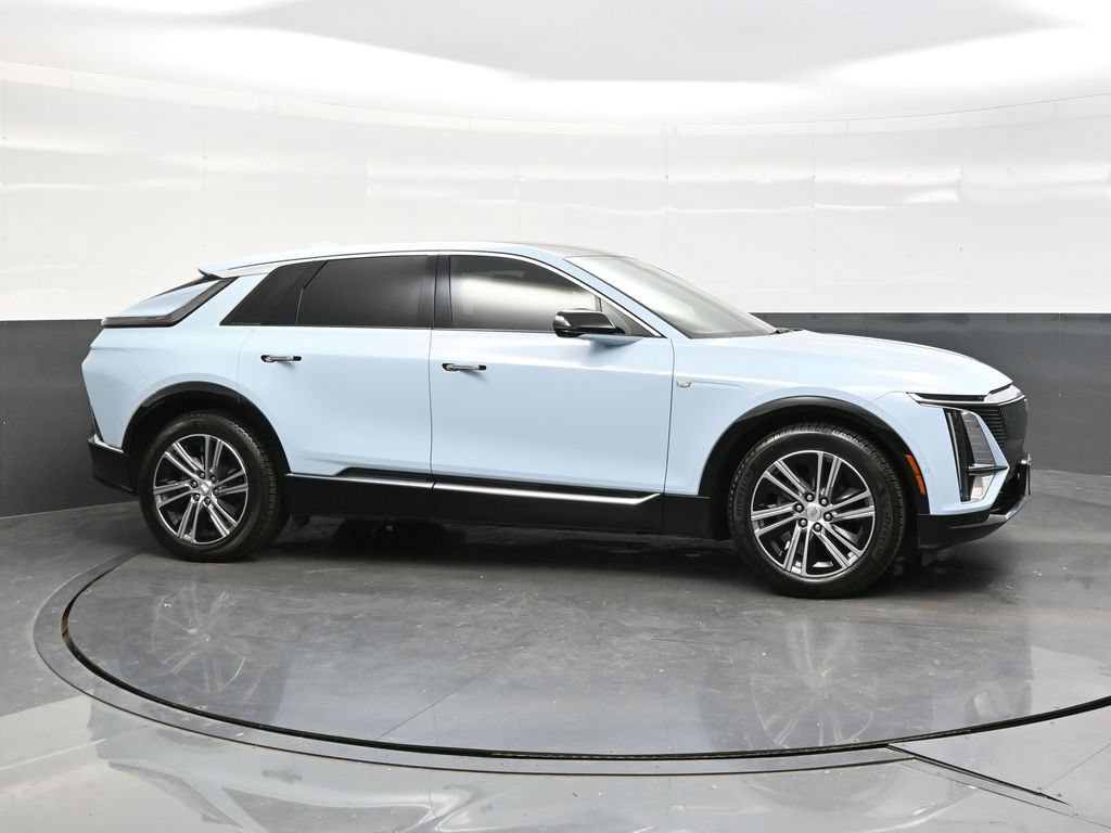 Certified 2024 Cadillac Lyriq Luxury AWD/4WD image 8
