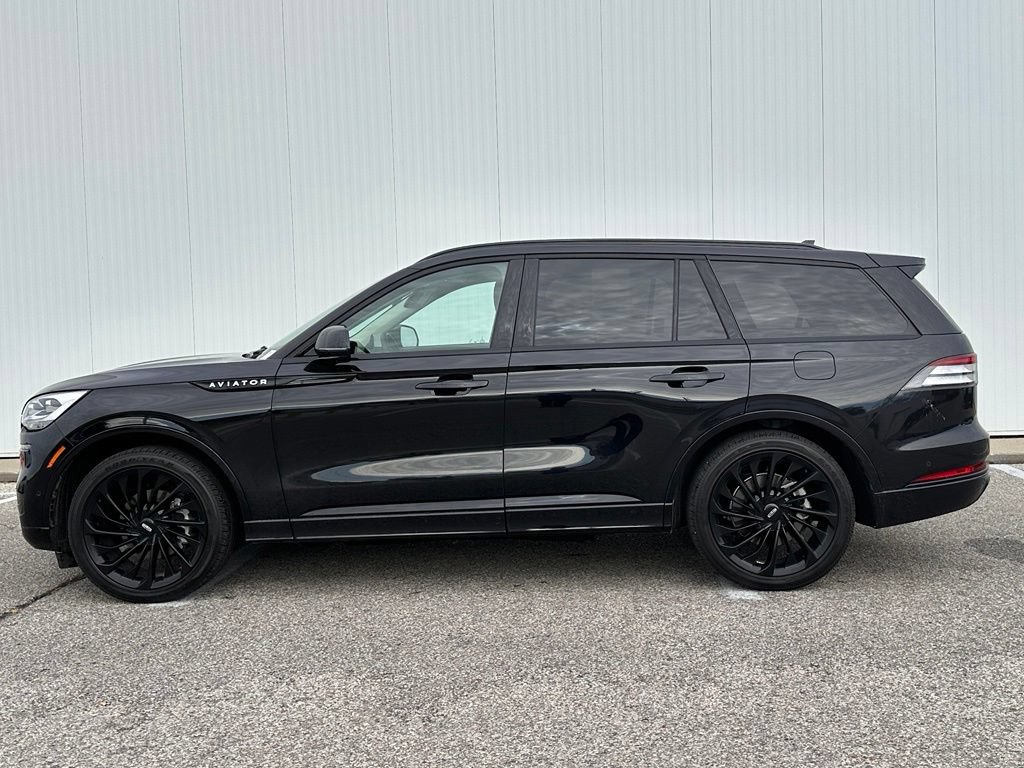 Used 2024 Lincoln Aviator Reserve w/ Equipment Group 201A AWD/4WD image 2