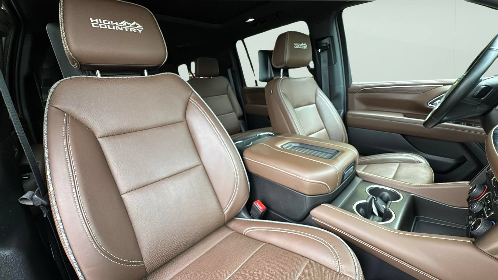 Used 2024 Chevrolet Suburban High Country AWD/4WD image 23