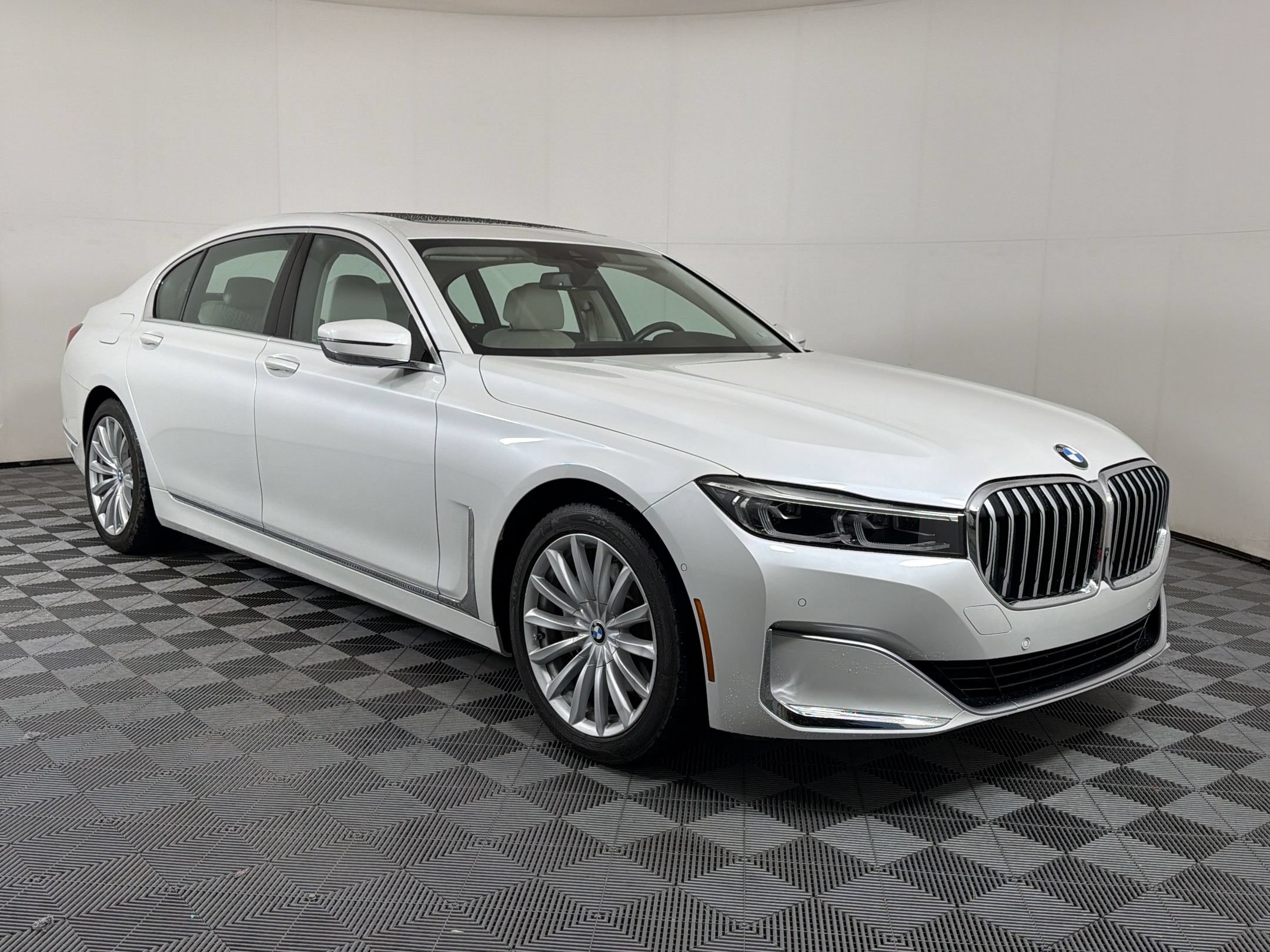 Used 2020 BMW 740i RWD image 8