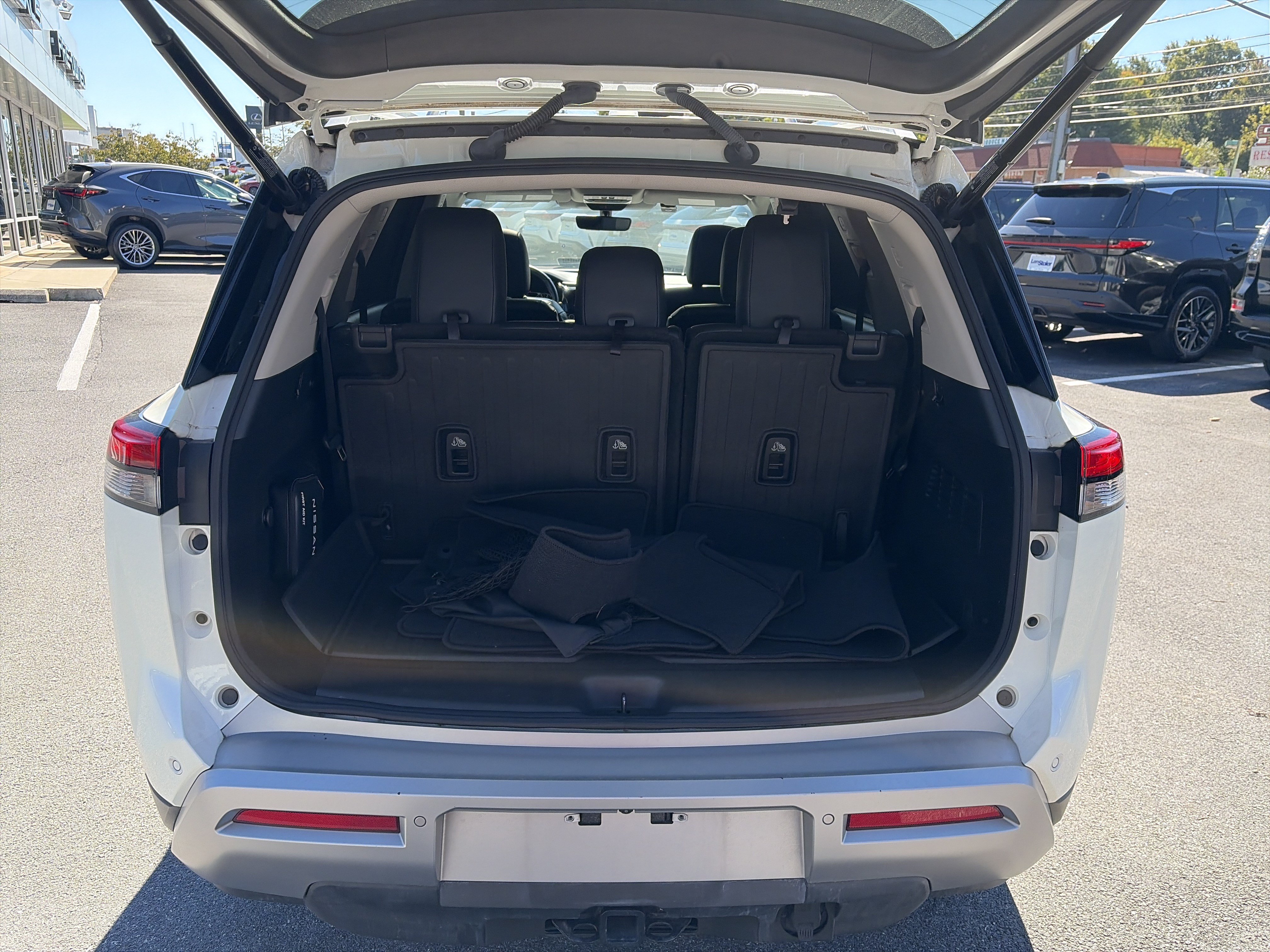 Used 2023 Nissan Pathfinder SL w/ SL Premium Package AWD/4WD image 13