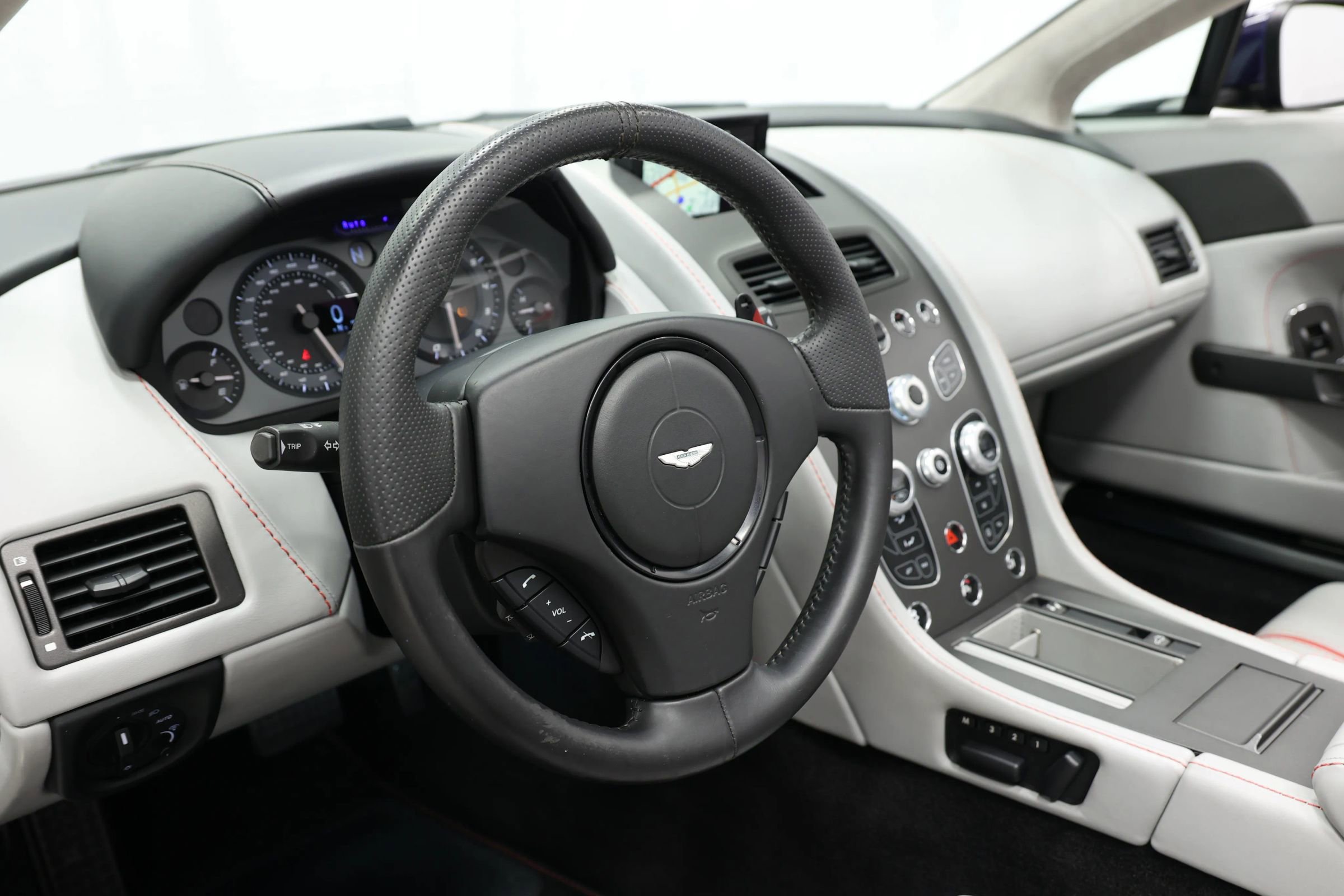 Used 2016 Aston Martin V8 Vantage GT RWD image 2