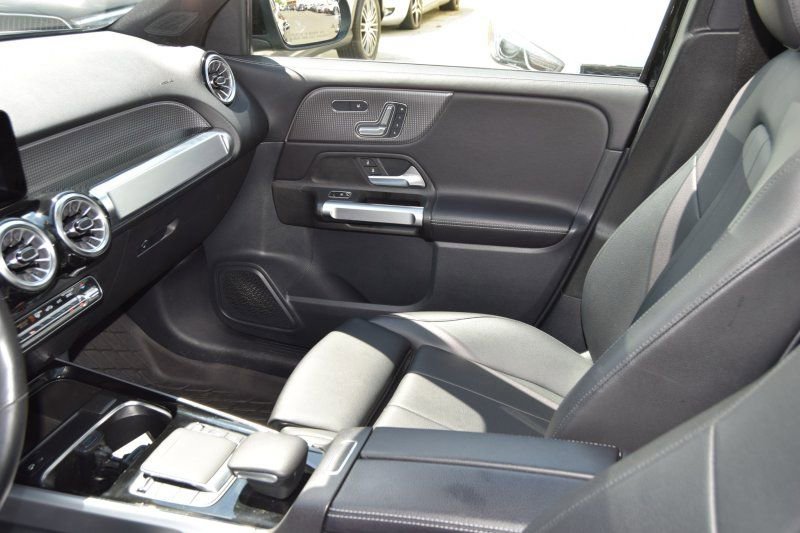 Used 2022 Mercedes-Benz GLB 250 4MATIC w/ Premium Package Lite image 32