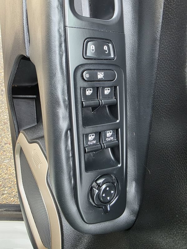 Used 2015 Jeep Renegade Limited AWD/4WD image 15