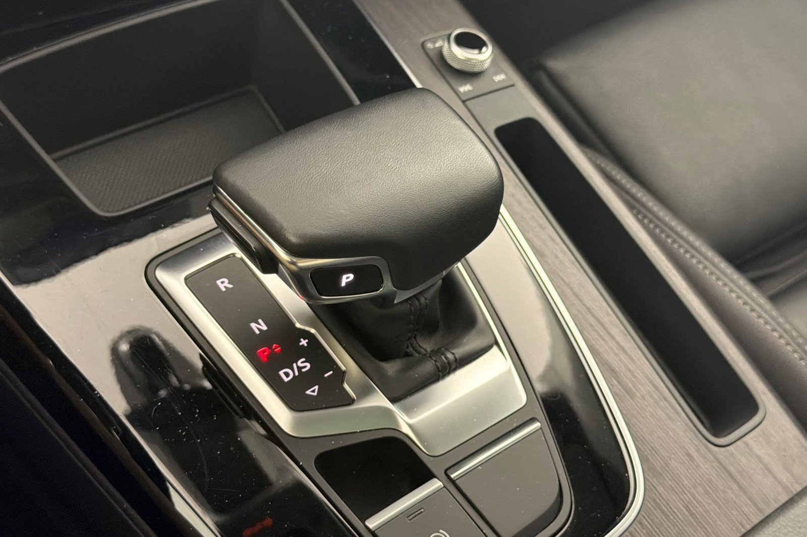 Used 2023 Audi Q5 e Premium w/ Convenience Package image 20