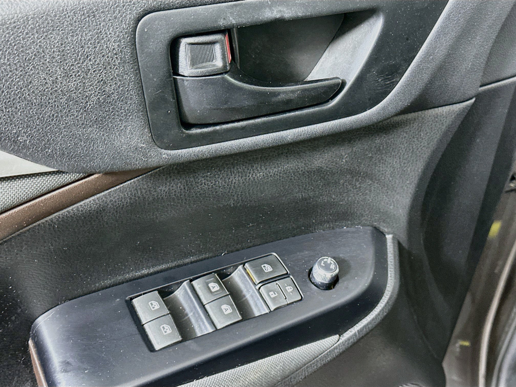 Used 2019 Toyota Highlander LE FWD image 15