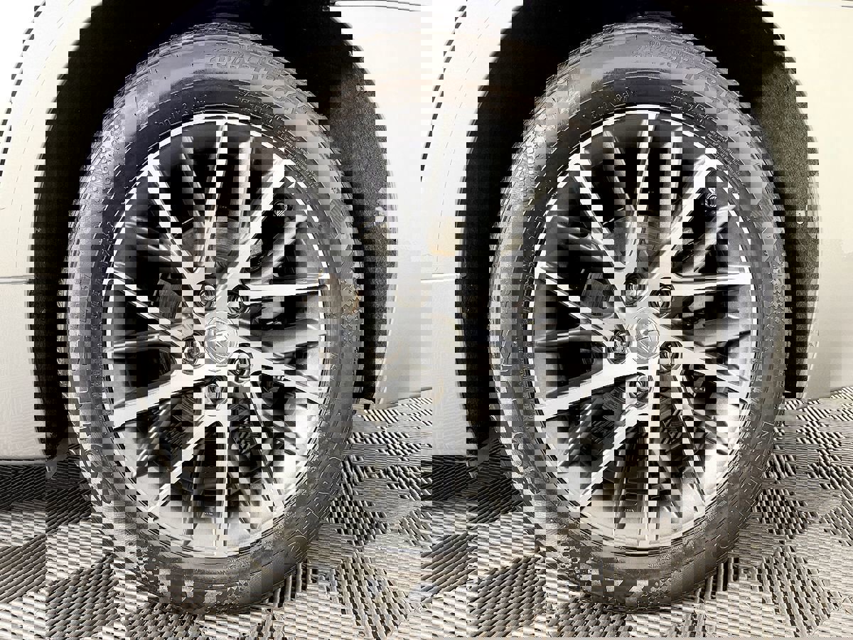 Used 2016 Lexus ES 350 w/ Navigation System Package image 22