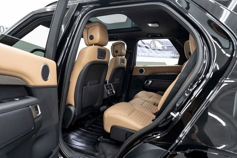 Used 2023 Land Rover Discovery S R-Dynamic image 15