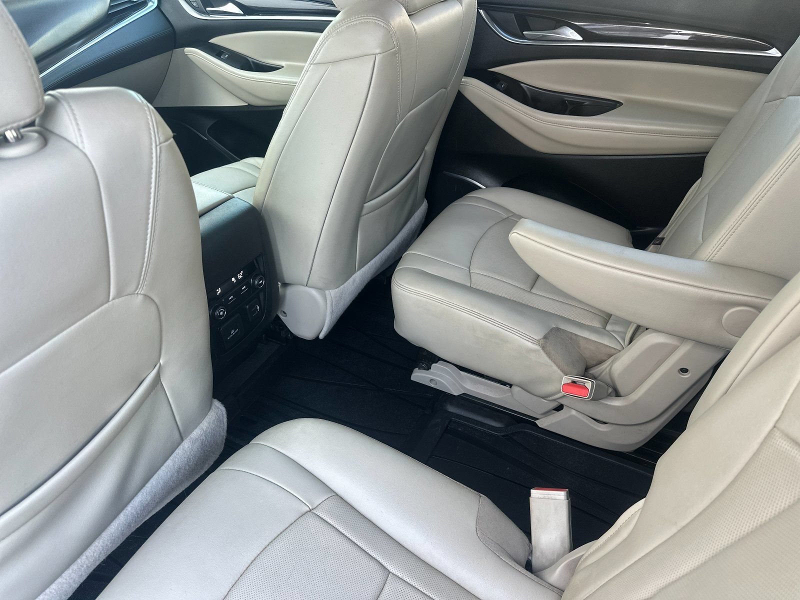Used 2019 Buick Enclave Essence w/ LPO, Luxury Package AWD/4WD image 13