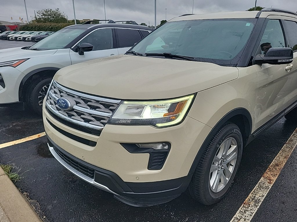 Used 2018 Ford Explorer XLT w/ Equipment Group 202A AWD/4WD image 2