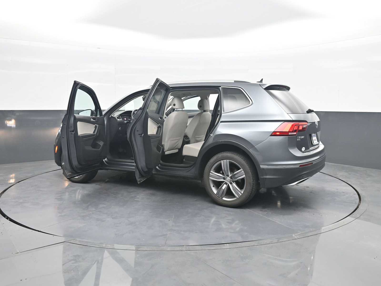 Used 2021 Volkswagen Tiguan SEL AWD/4WD image 48