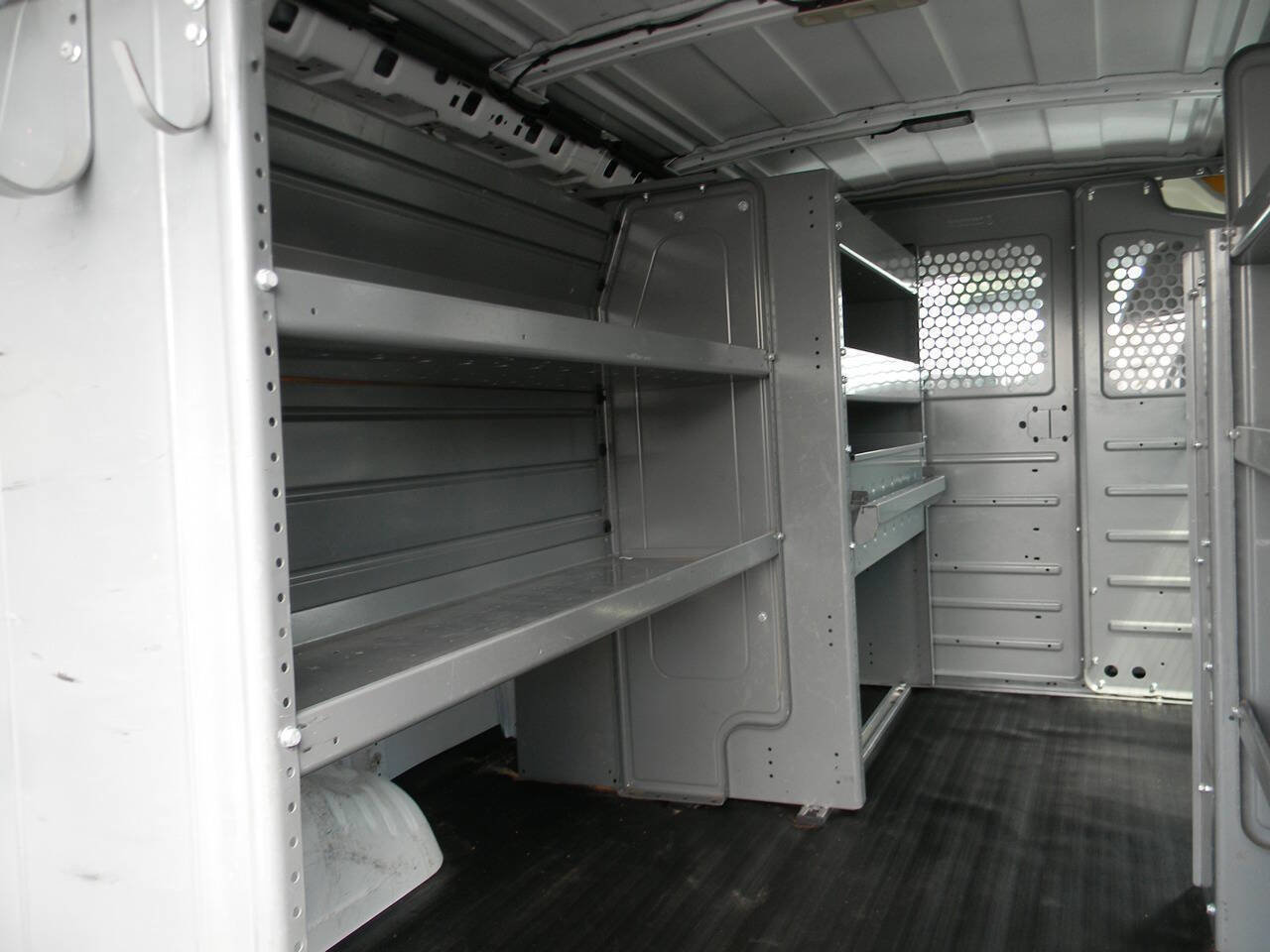 Used 2015 Chevrolet Express 2500 image 9