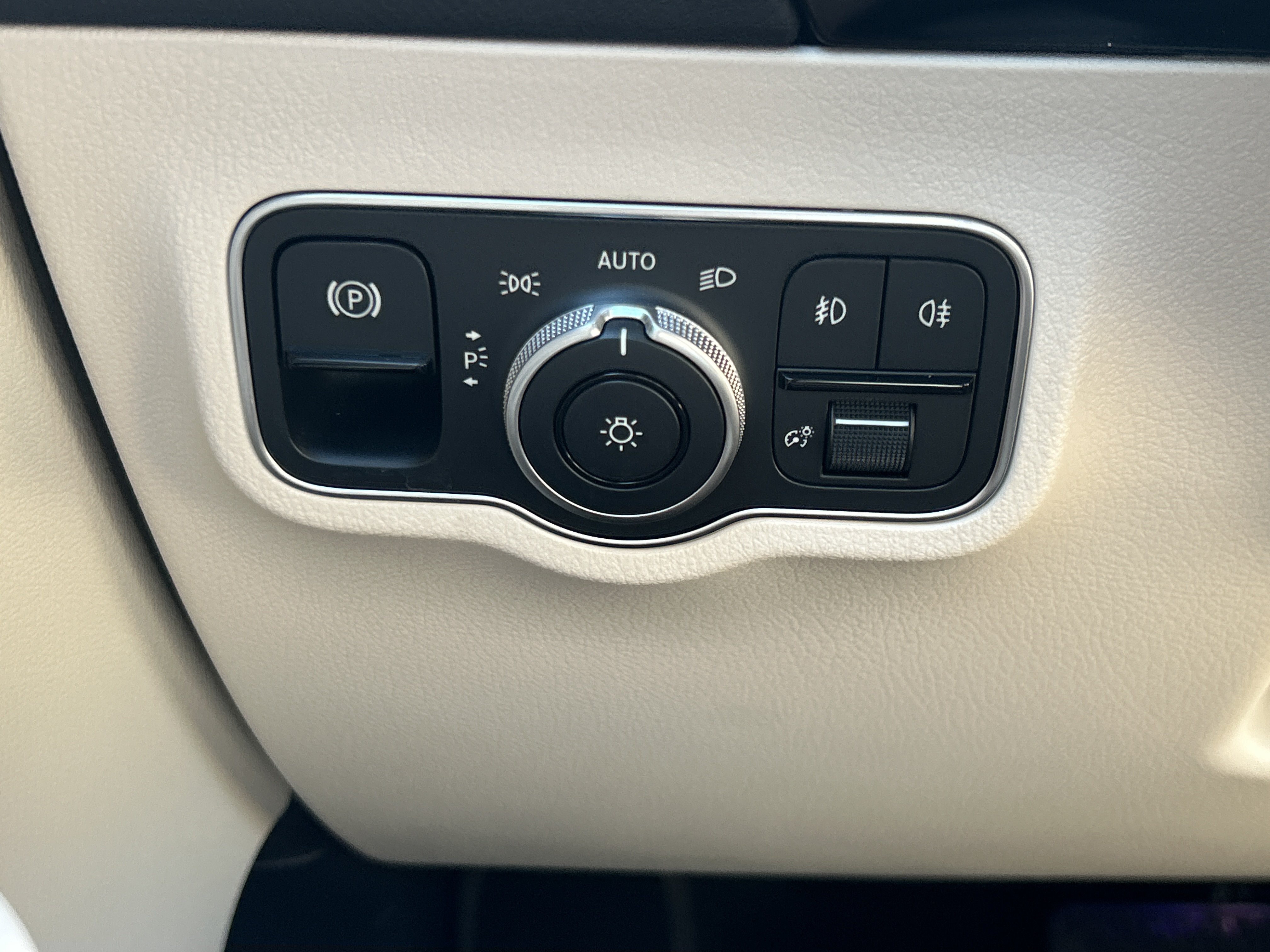 Certified 2025 Mercedes-Benz GLA 250 image 23