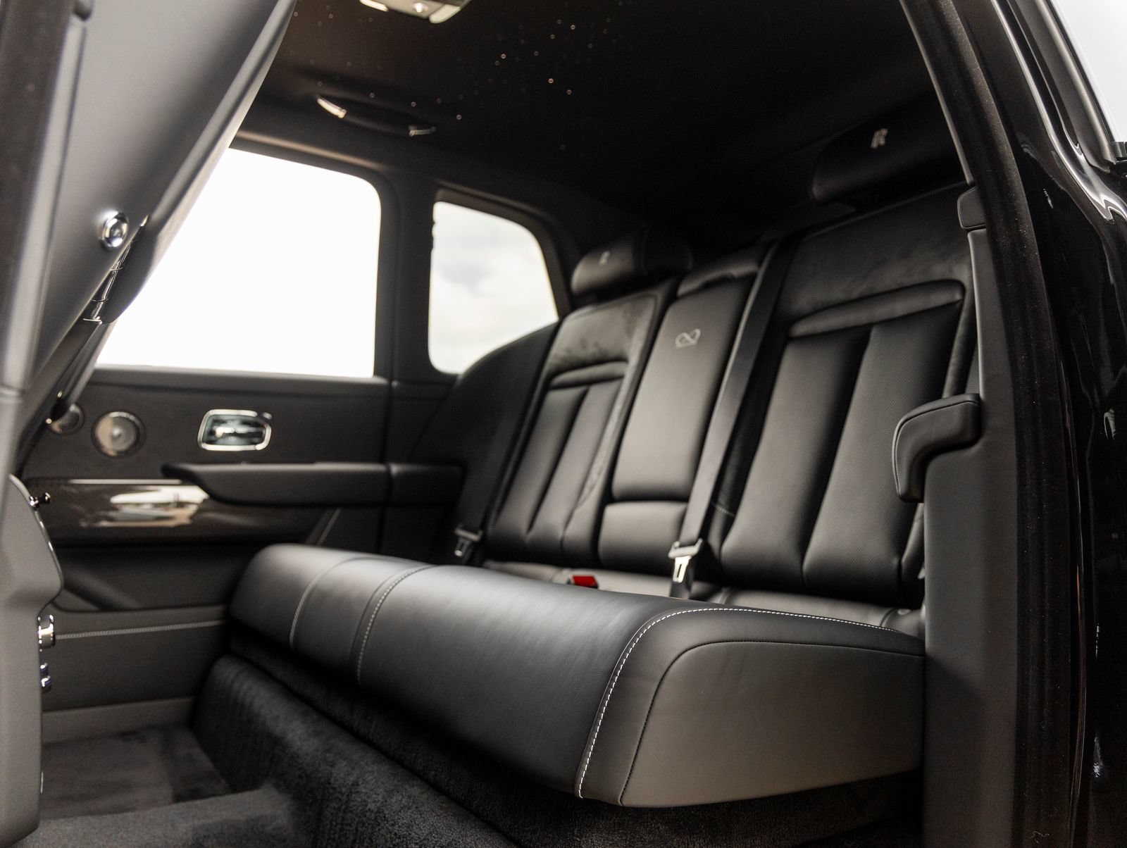 New 2027 Rolls-Royce Cullinan Black Badge AWD/4WD image 39