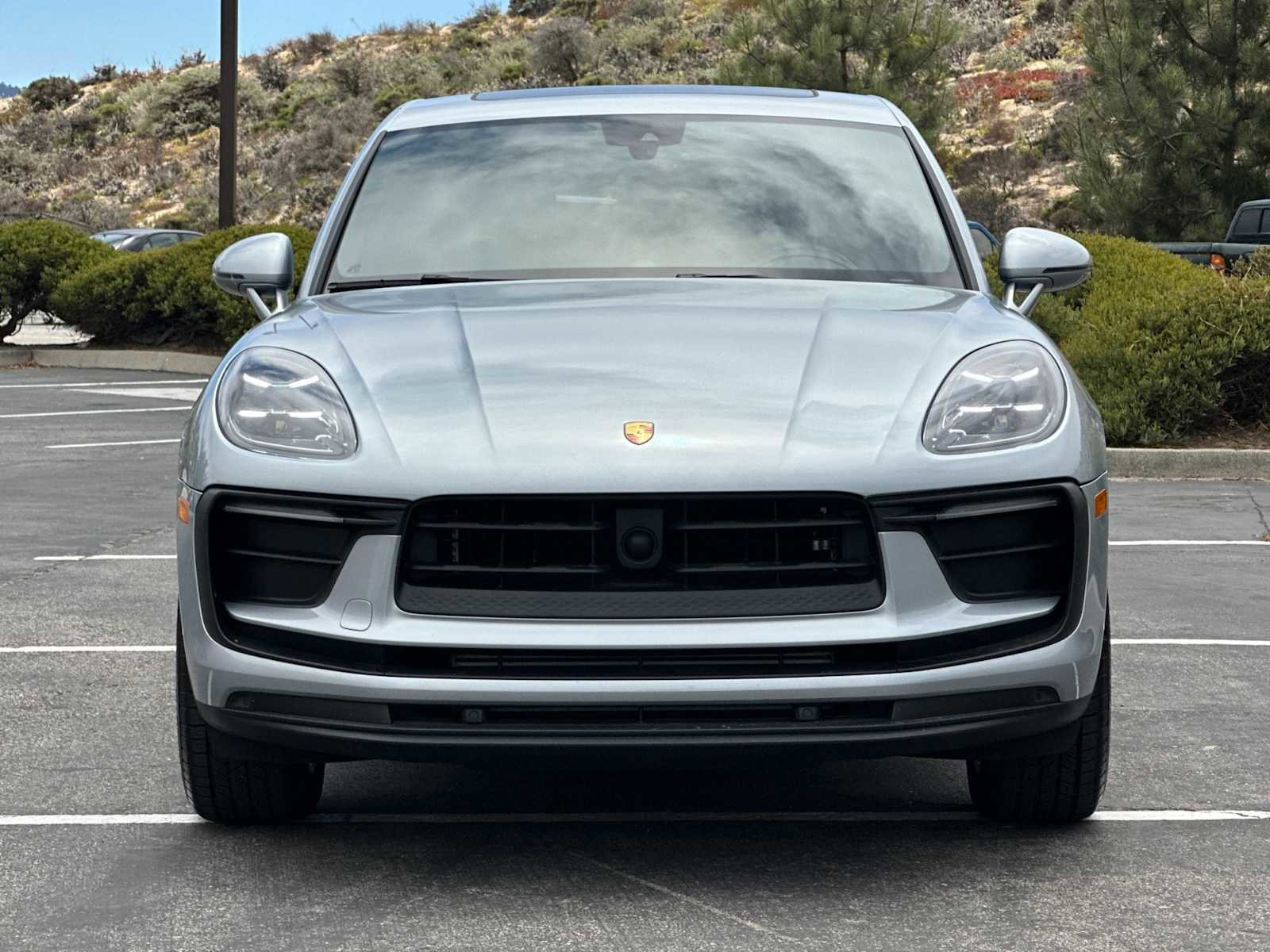 Certified 2025 Porsche Macan AWD/4WD image 11