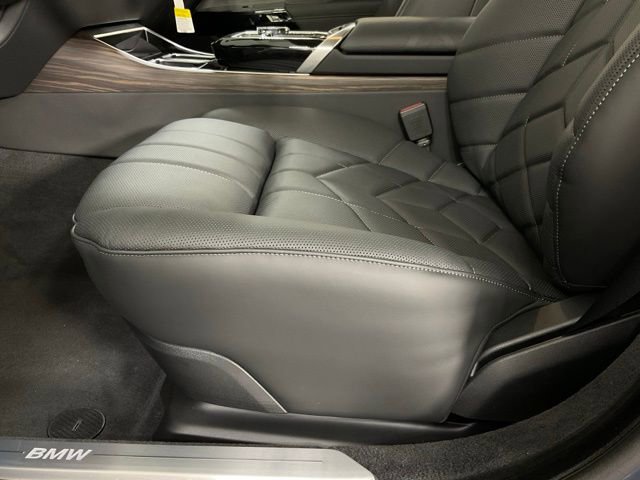 Certified 2024 BMW i7 xDrive60 AWD/4WD image 35