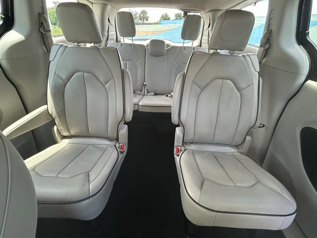 Used 2021 Chrysler Pacifica Limited AWD/4WD image 13