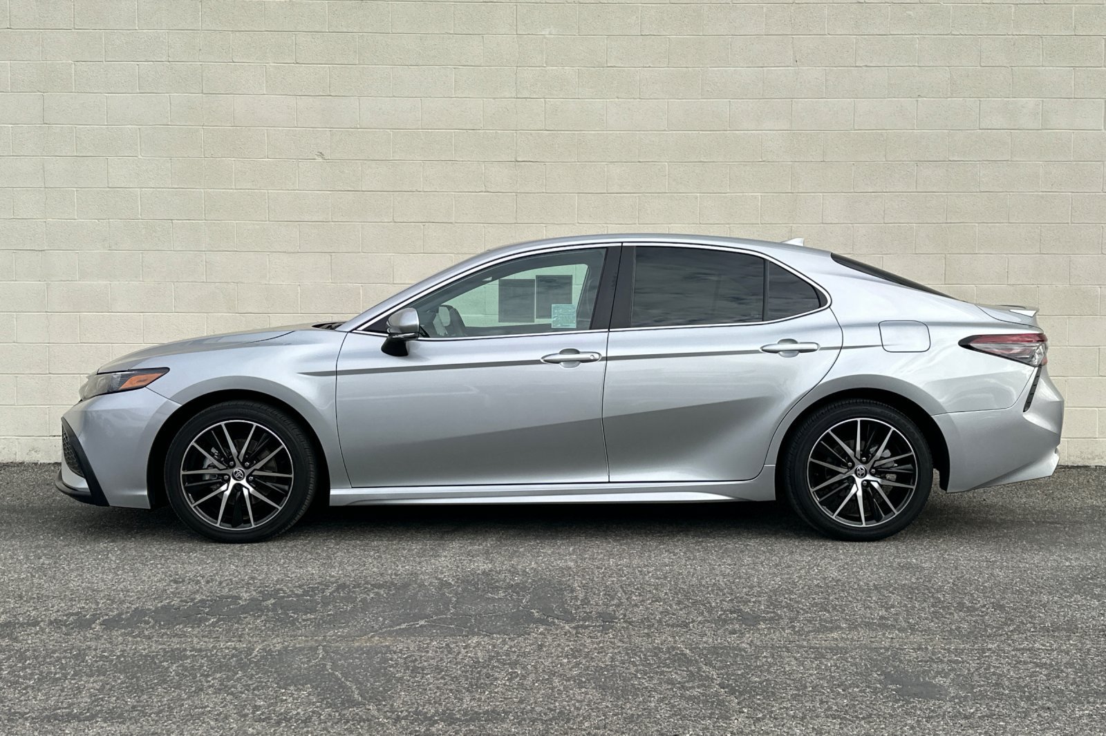 Used 2024 Toyota Camry SE FWD image 7