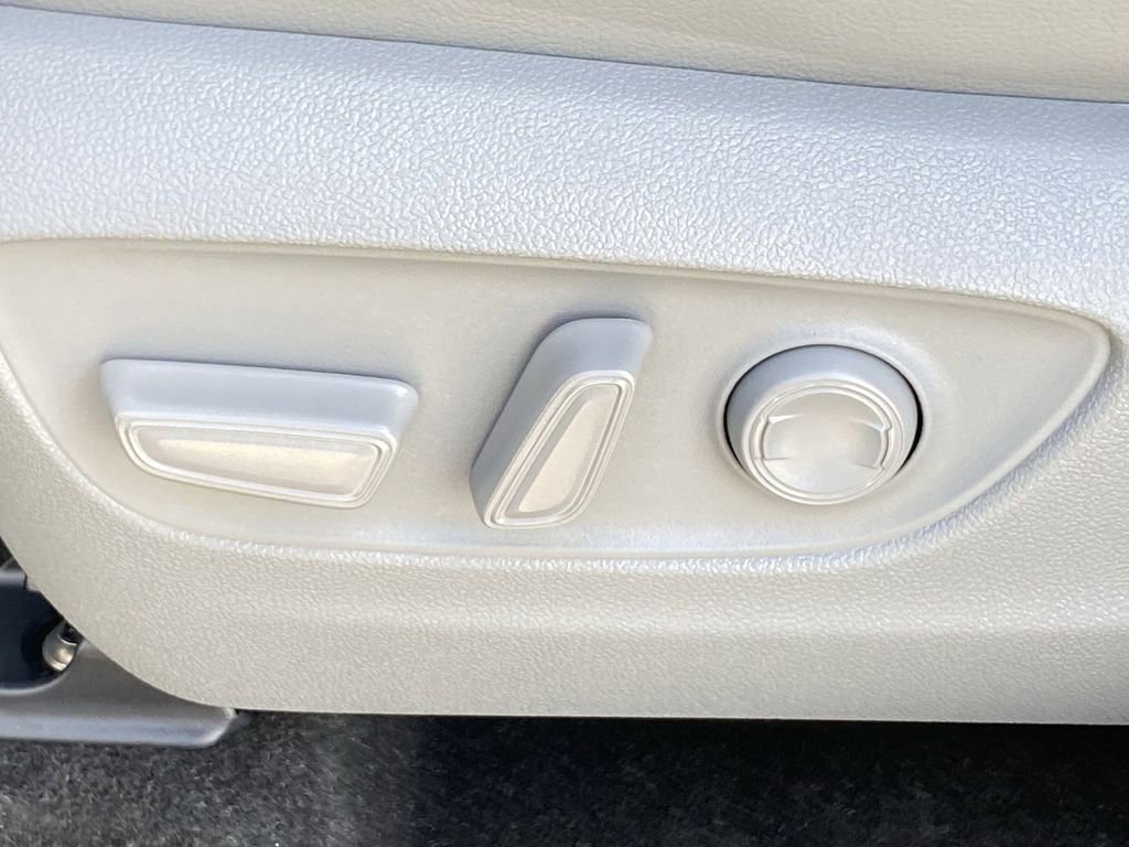 Certified 2026 Toyota Highlander XLE image 25