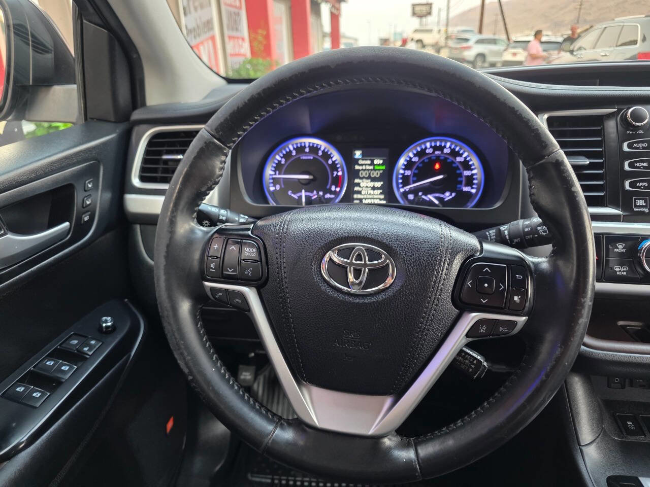 Used 2019 Toyota Highlander AWD V6 image 4