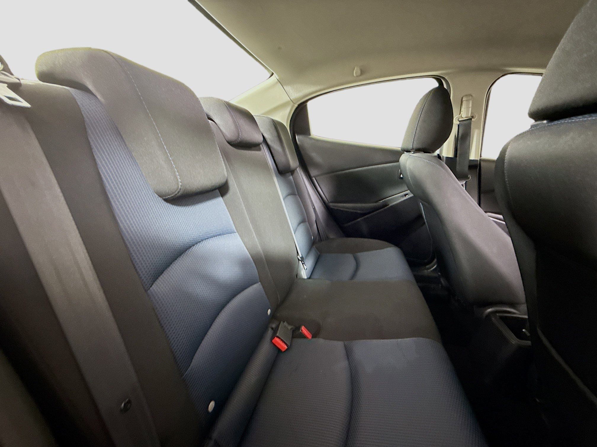 Used 2019 Toyota Yaris LE image 27