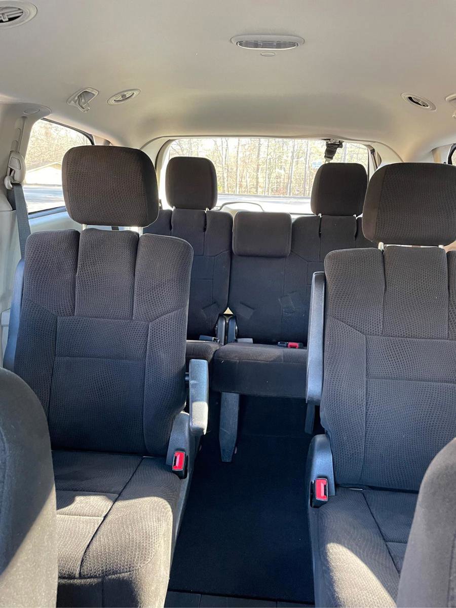 Used 2012 Dodge Grand Caravan SXT image 17