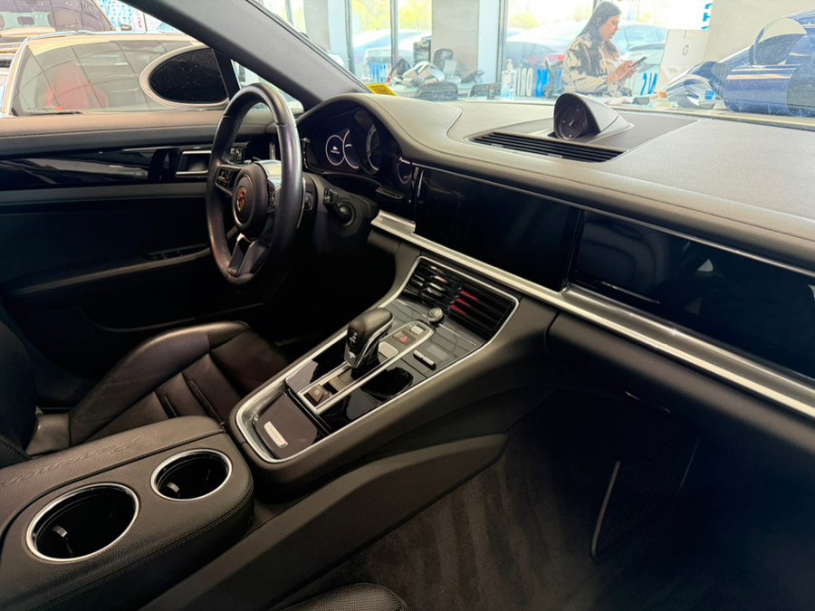 Used 2018 Porsche Panamera 4 AWD/4WD image 33