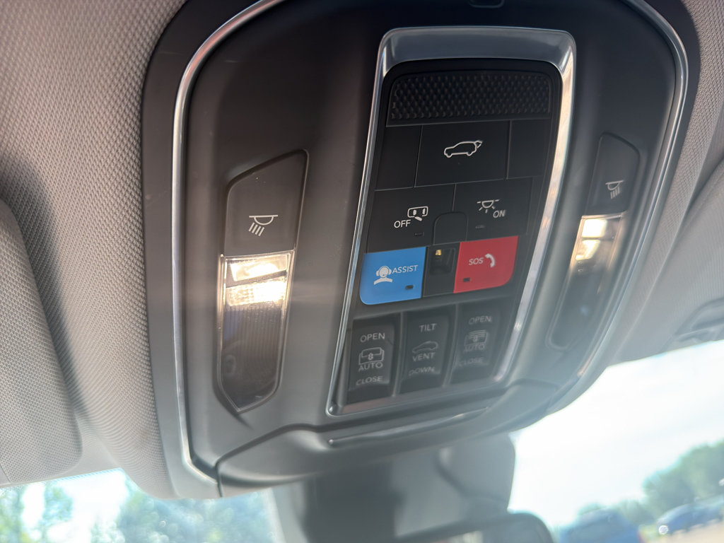Used 2022 Jeep Grand Cherokee L Limited AWD/4WD image 17