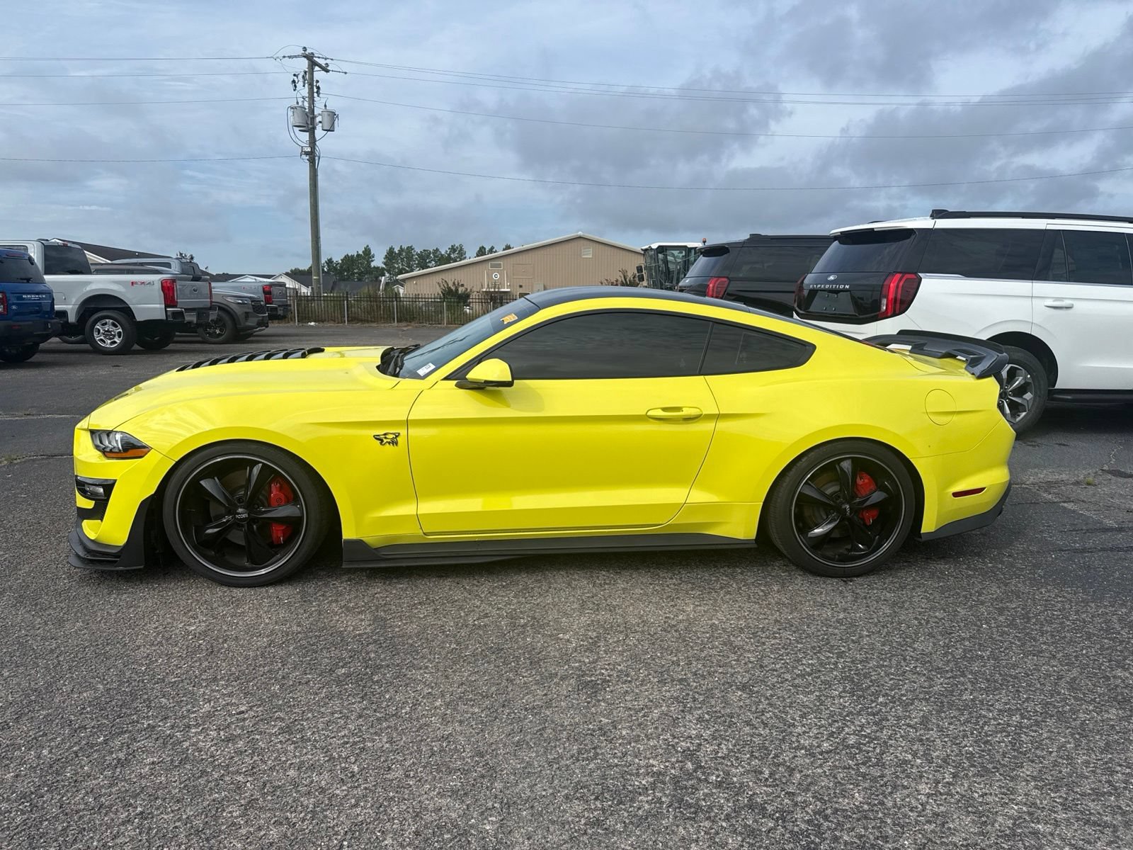 Used 2021 Ford Mustang GT Premium w/ Equipment Group 401A RWD image 4