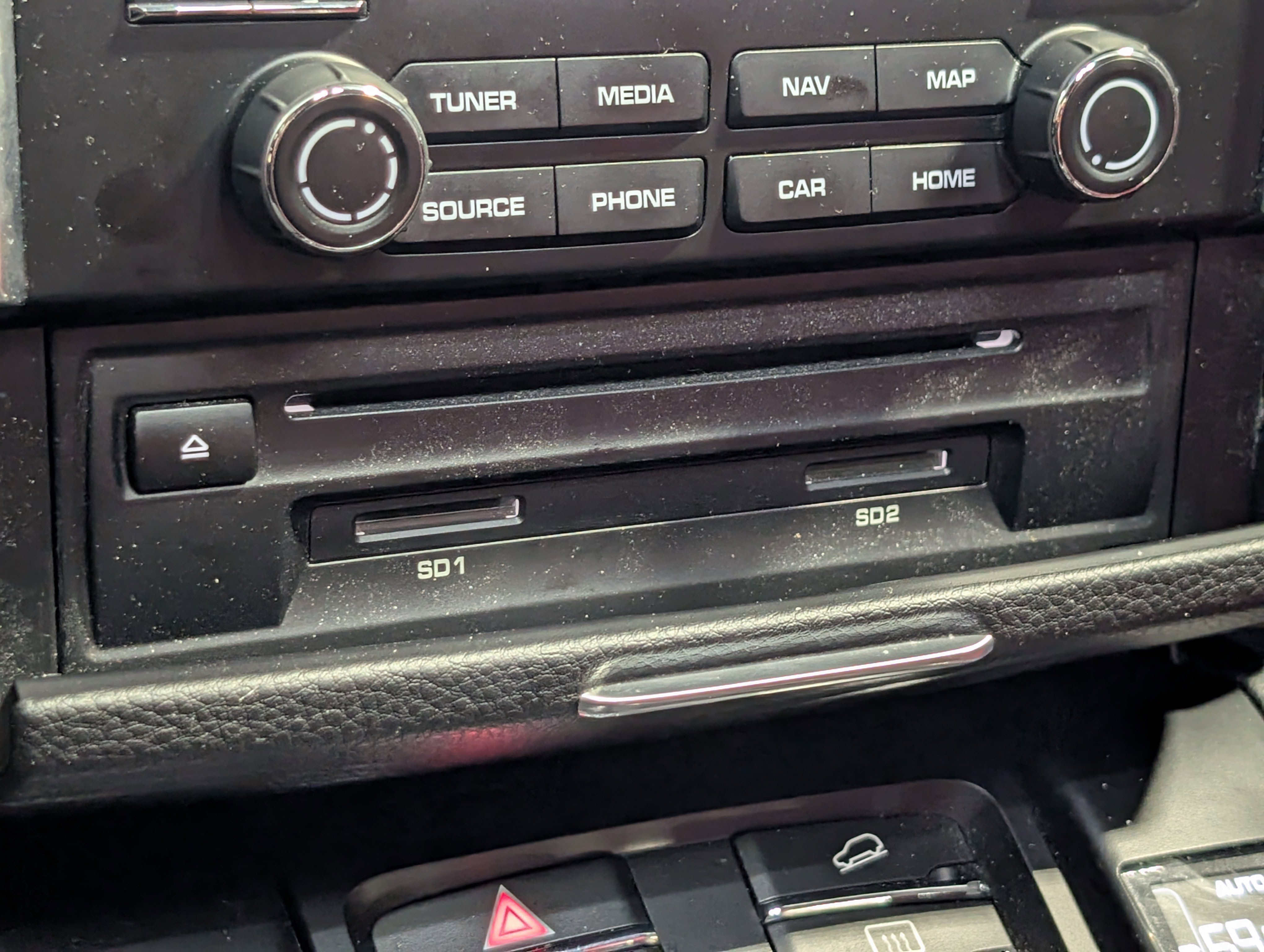 Certified 2018 Porsche Macan AWD/4WD image 39