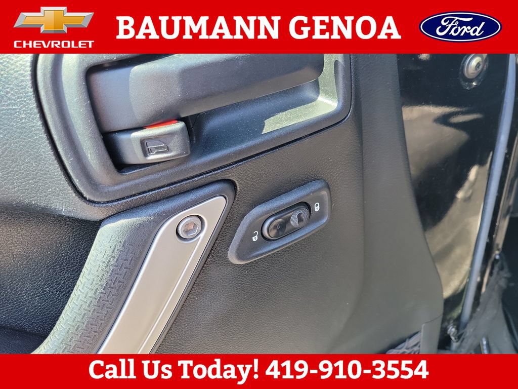 Used 2016 Jeep Wrangler Unlimited Sahara AWD/4WD image 11