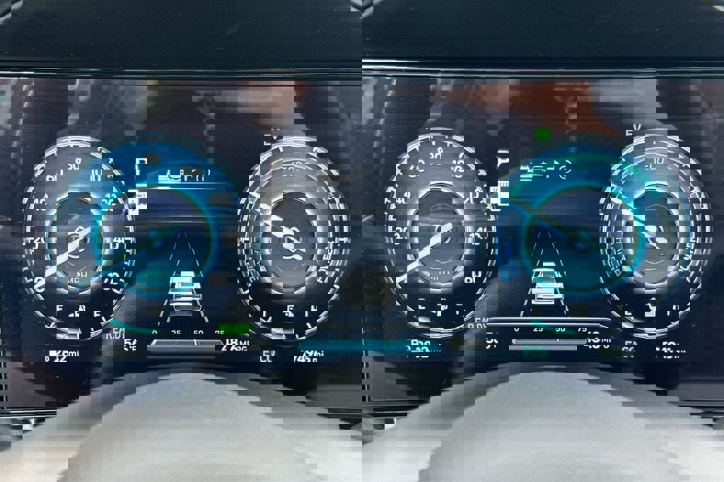 Used 2025 Hyundai Elantra Limited image 22