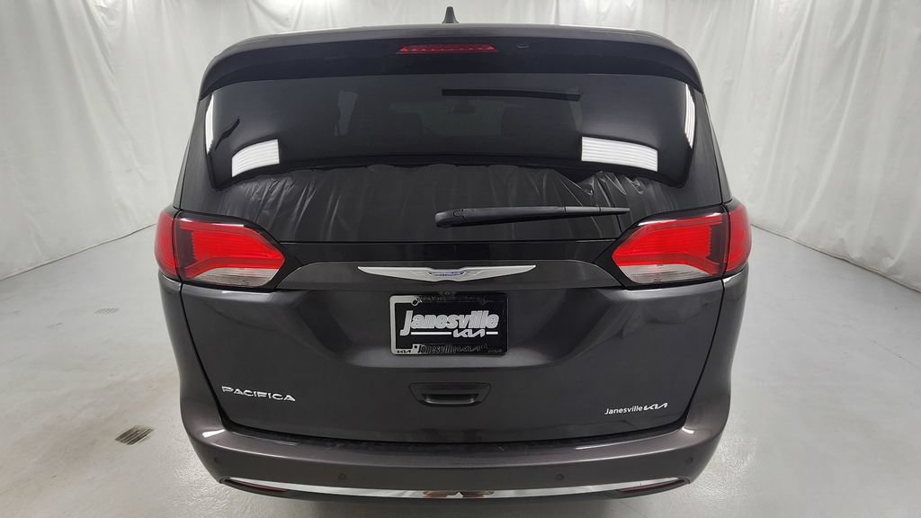 Used 2017 Chrysler Pacifica Touring-L Plus FWD image 4