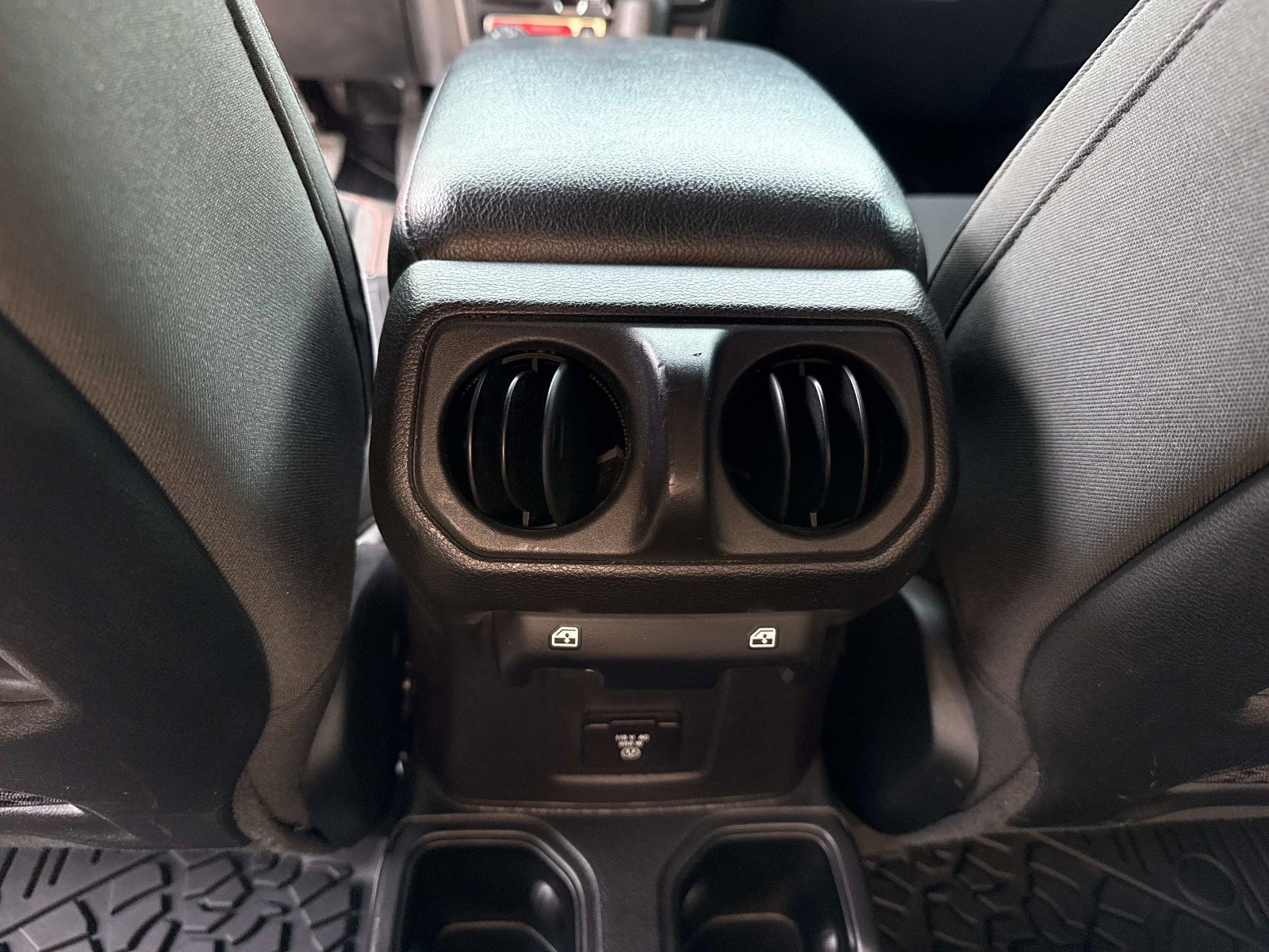 Used 2021 Jeep Gladiator Mojave AWD/4WD image 18