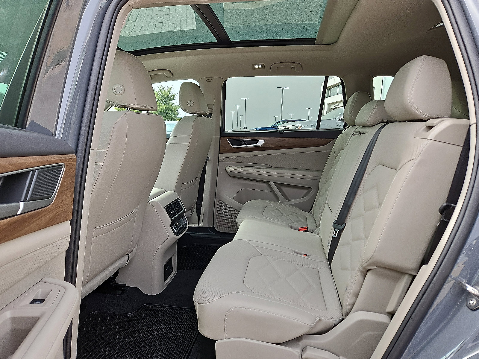 New 2026 Volkswagen Atlas SE image 11