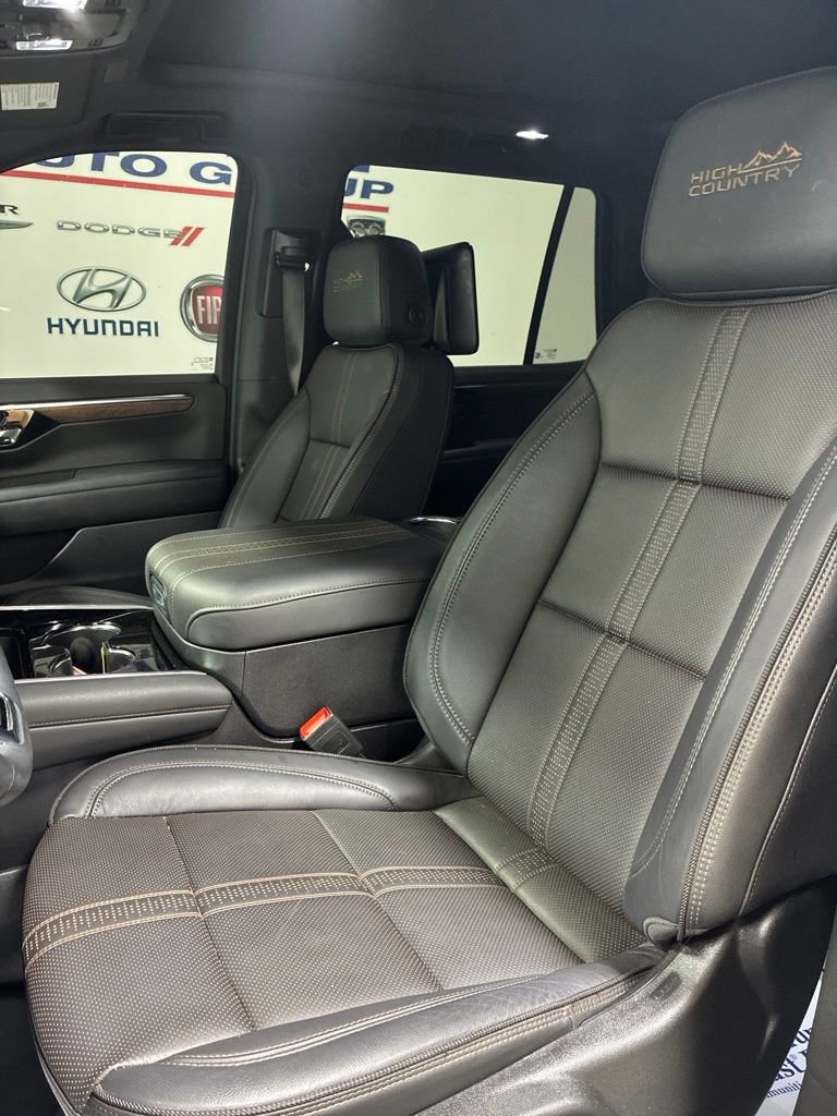 Used 2025 Chevrolet Tahoe High Country AWD/4WD image 9