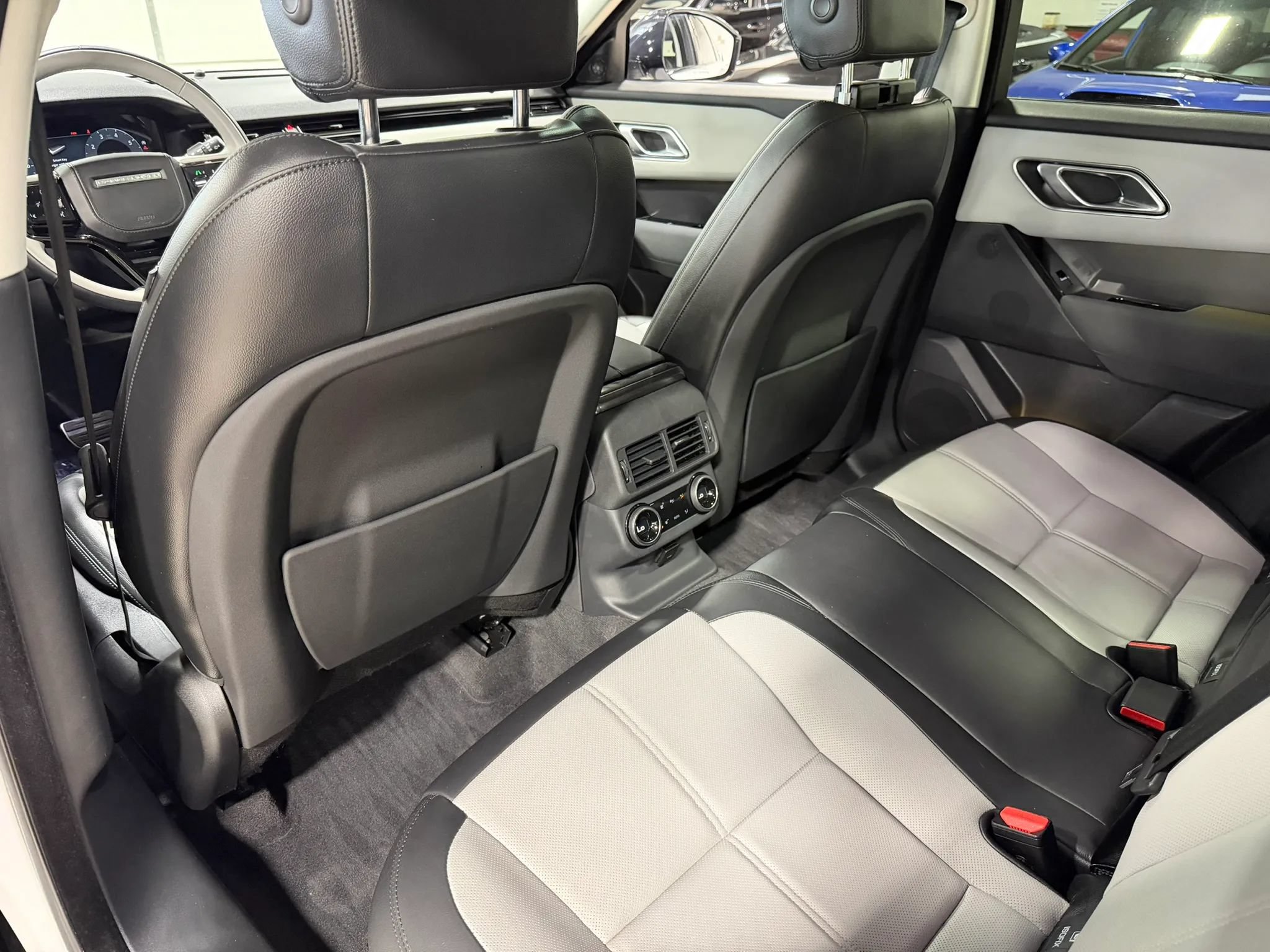 Used 2025 Land Rover Range Rover Velar Dynamic SE AWD/4WD image 32