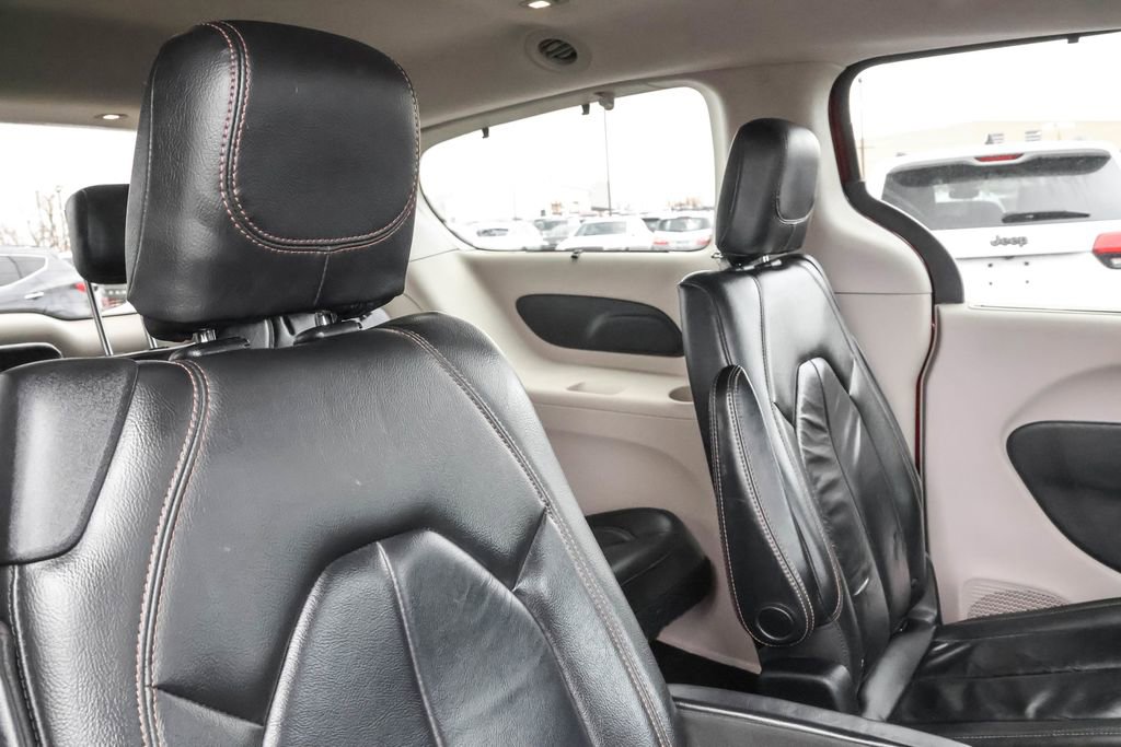 Used 2017 Chrysler Pacifica Touring-L image 30