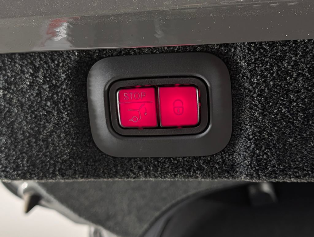 Used 2023 Aston Martin DBX 707 image 18