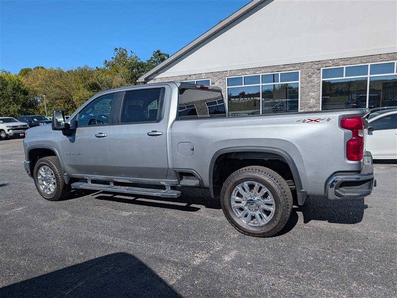 Used 2025 Chevrolet Silverado 2500 LT w/ Convenience Package AWD/4WD image 3