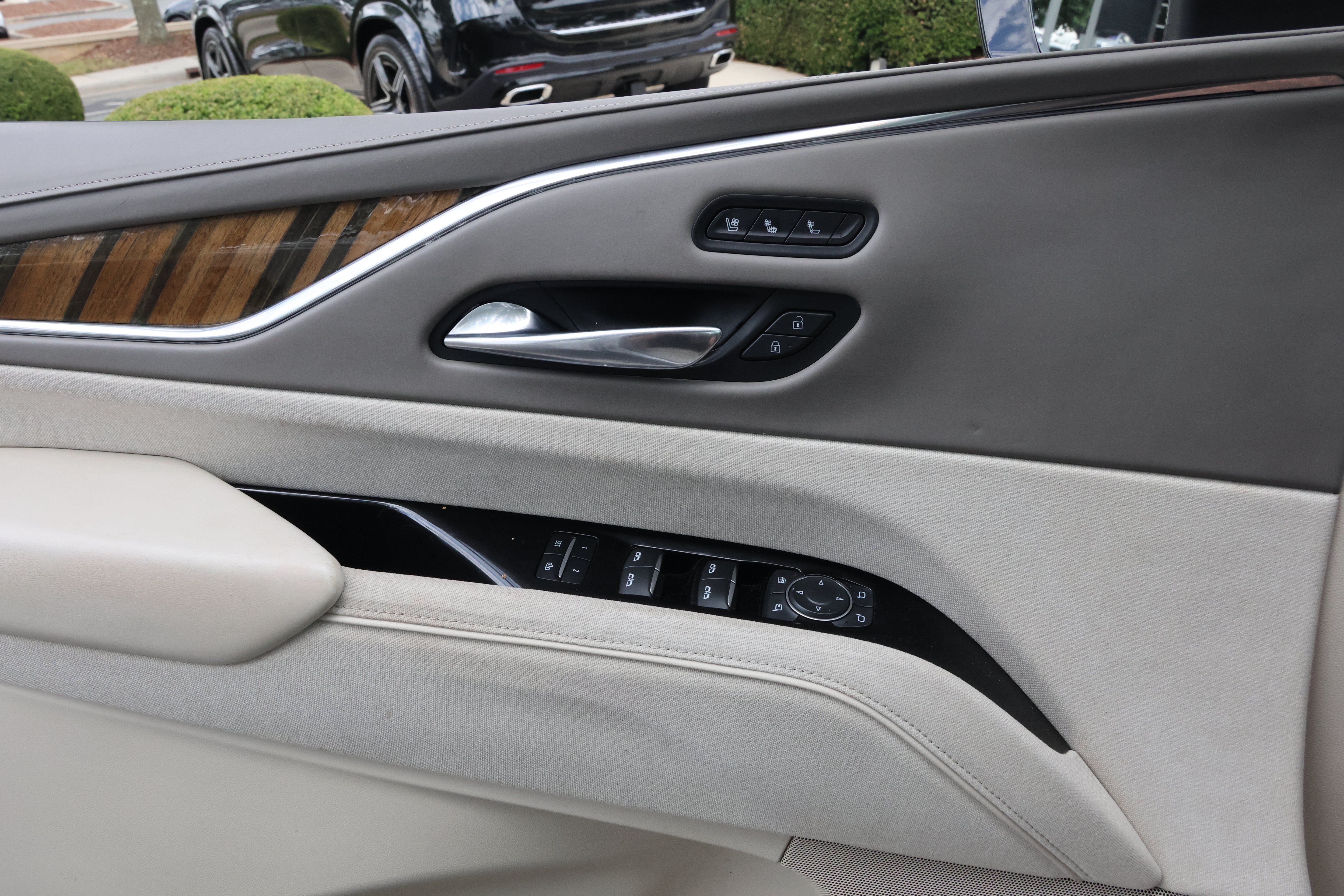 Used 2021 Cadillac Escalade Premium Luxury Platinum w/ Heavy-Duty Trailer Package AWD/4WD image 12