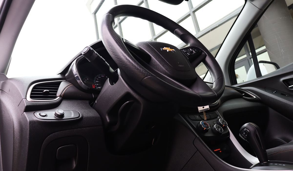 Used 2018 Chevrolet Trax LS w/ LPO, Cargo Package FWD image 40