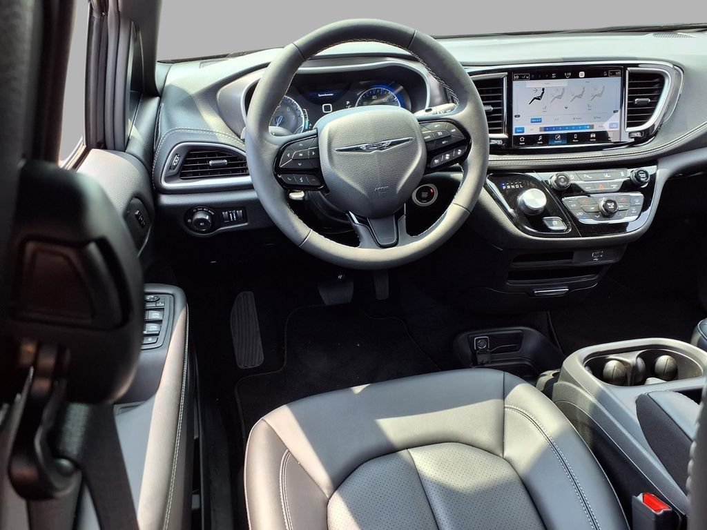 New 2026 Chrysler Pacifica Select w/ S Appearance Package FWD image 4