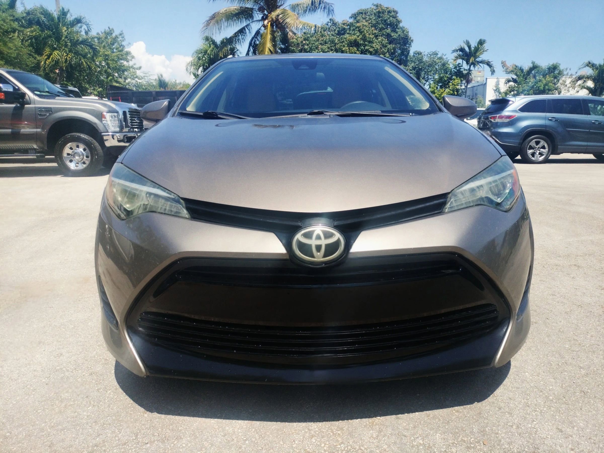 Used 2017 Toyota Corolla LE image 2