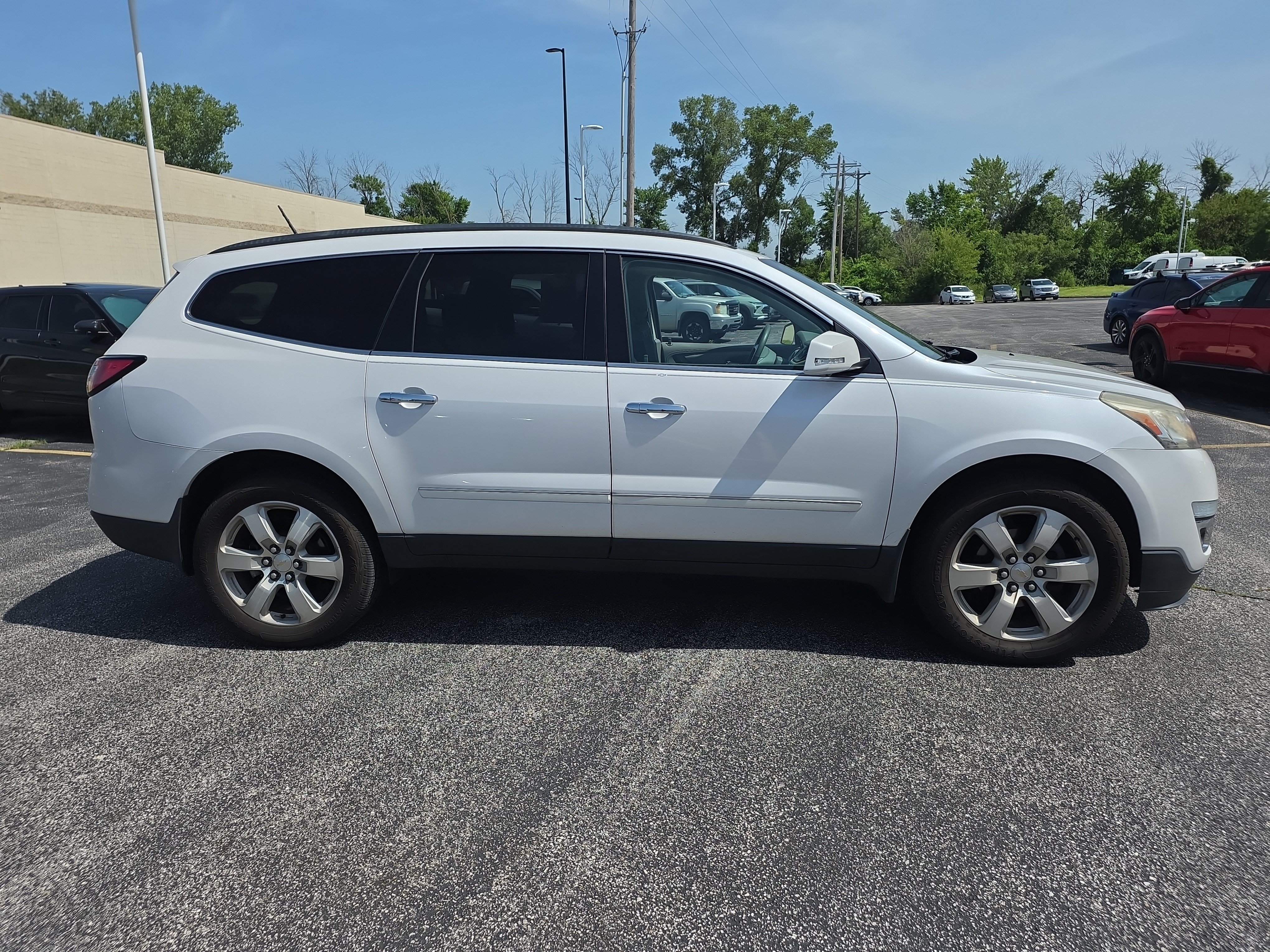 Used 2016 Chevrolet Traverse LTZ FWD image 3