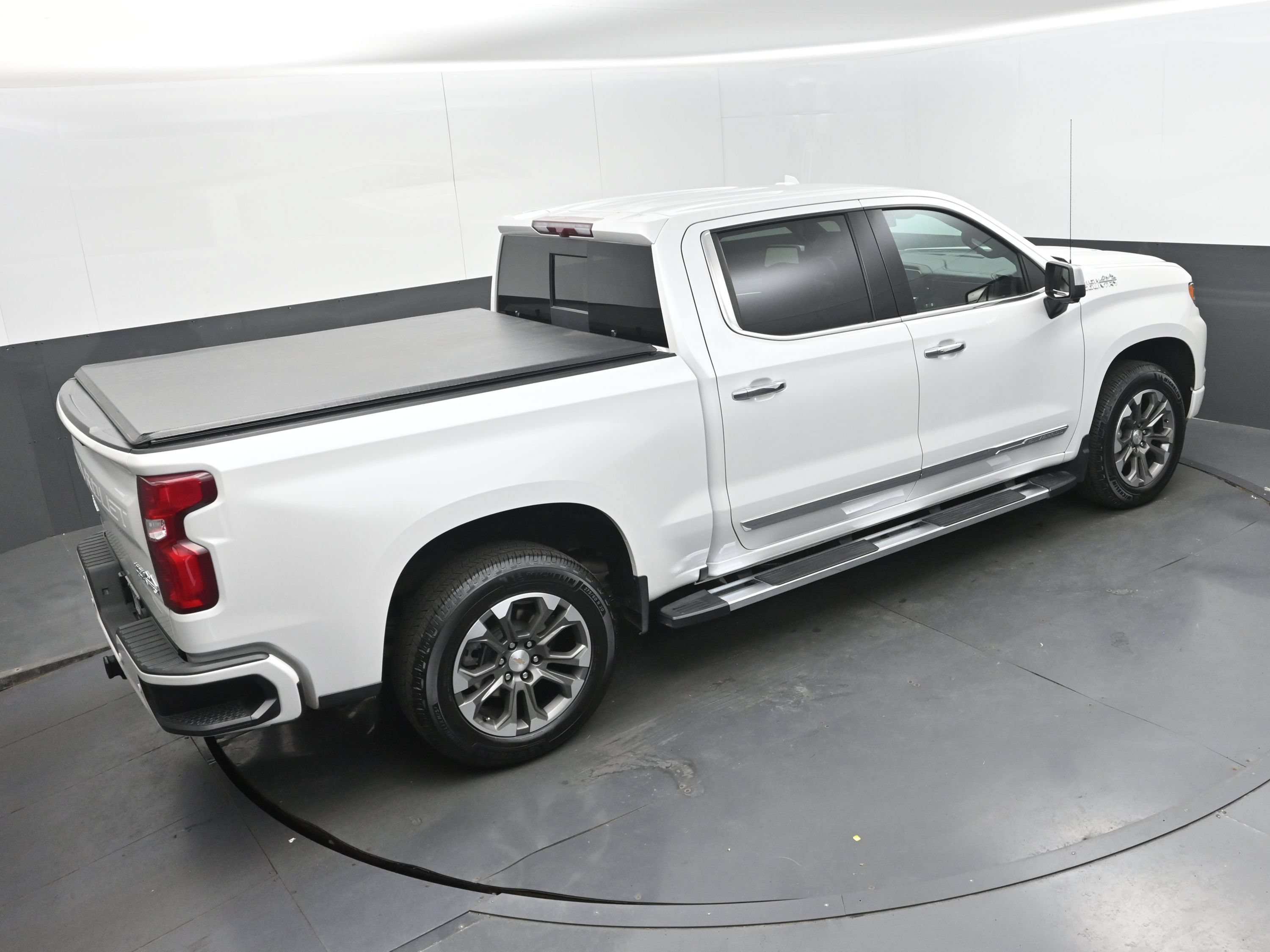 Used 2024 Chevrolet Silverado 1500 High Country w/ Z71 Off-Road Package AWD/4WD image 41